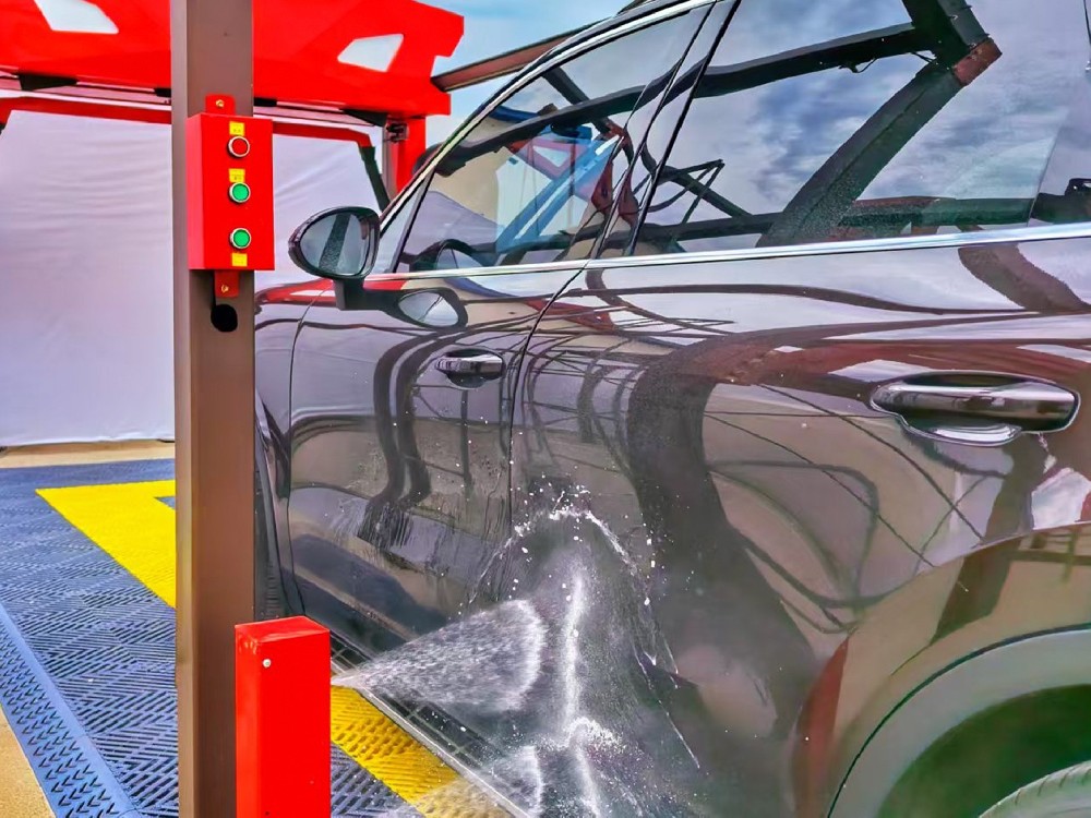 小鲸su7全自动洗车机